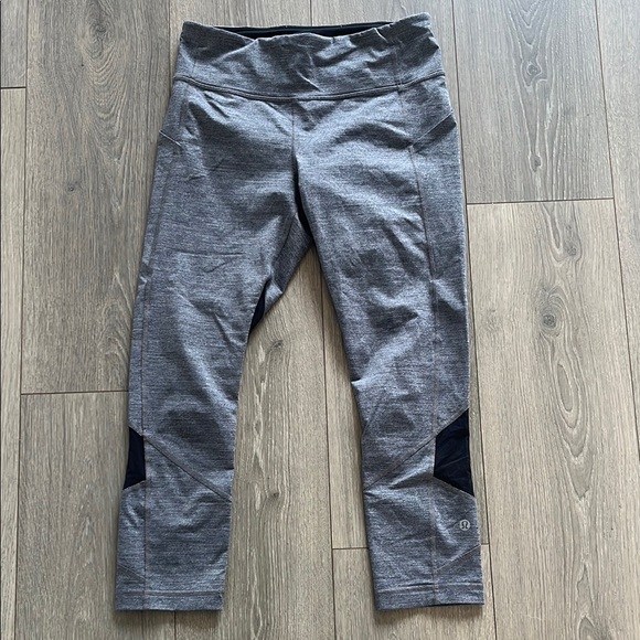 Lululemon Heathered Gray Cropped Pocket Leggings with Black Mesh Size 6 - Picture 1 of 7